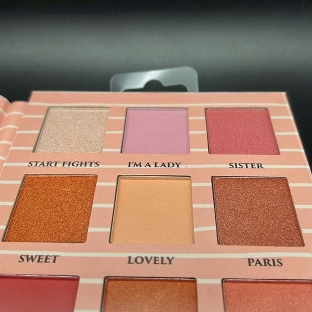 Disney The Aristocats Marie Eyeshadow Palette - Picture 3 of 5